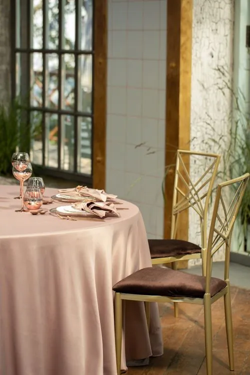 Round Table Rose Gold Elegance