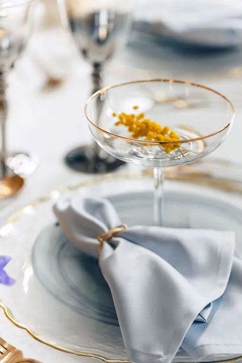 Art-Mood Round Table — Romantic, Yellow Highlights