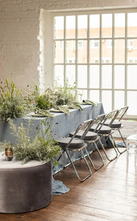 Ash-pistachio table setting at rectangular table