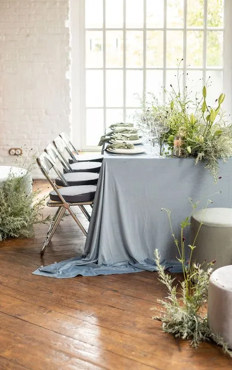 Ash-pistachio table setting at rectangular table