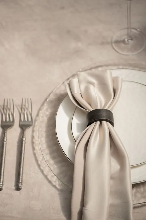 Beige horseshoe table setup