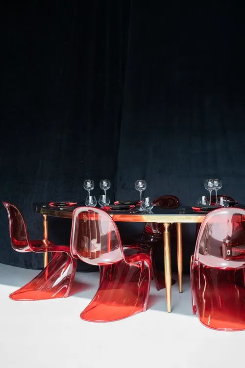 Black-Glass Serpentine, Red Panton, Charger with Red Rim