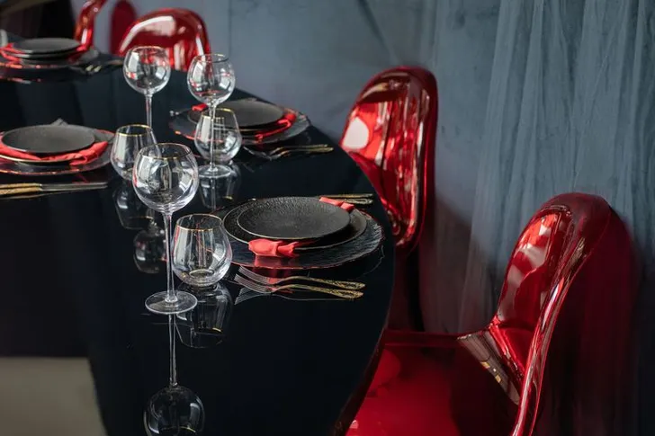 Black-Glass Serpentine, Red Panton, Charger with Red Rim