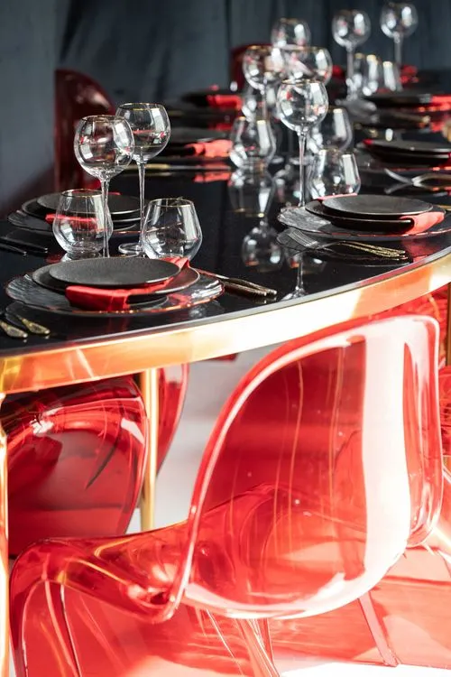 Black-Glass Serpentine, Red Panton, Charger with Red Rim