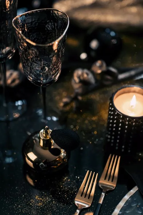Black-Gold Elegance — Round Table with Candles, Caviar