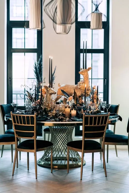 Black-Gold Elegance — Round Table with Candles, Caviar