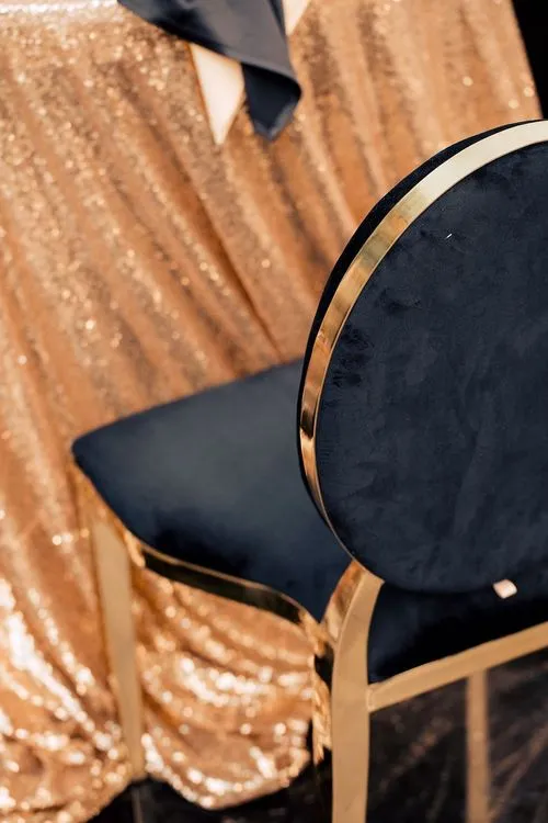 Black-gold table setting at round table