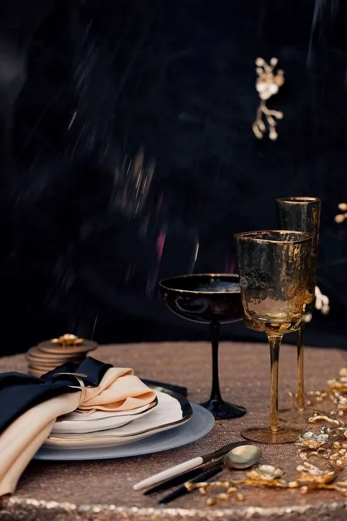 Black-gold table setting at round table