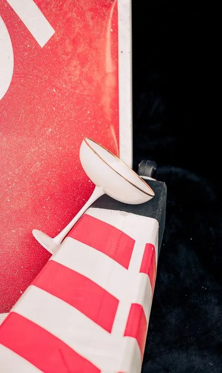 Black-red table setting Stop