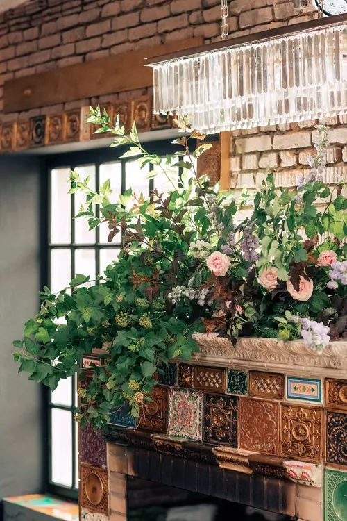 Black-Tie Gala — Rectangular Table, Gold Highlights