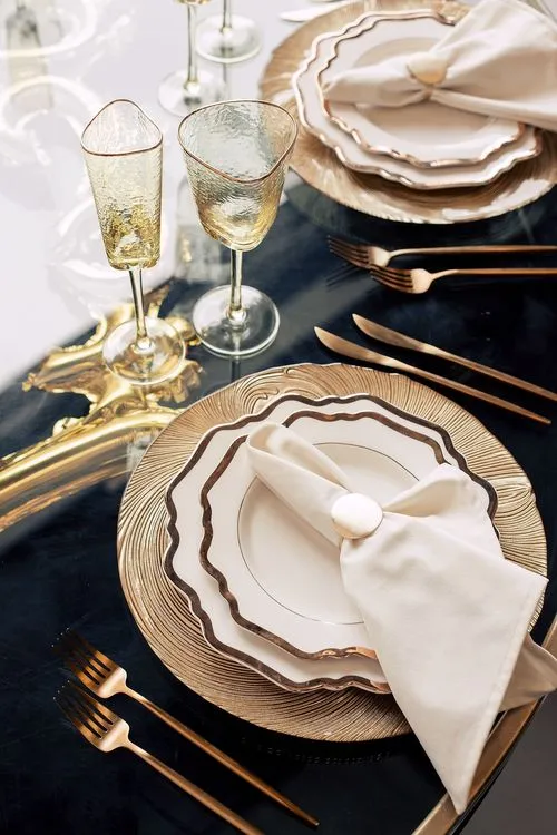 Black-white table setting with gold at round table