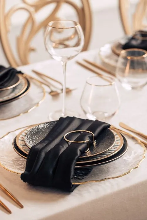 Black-white Iftar tablescape