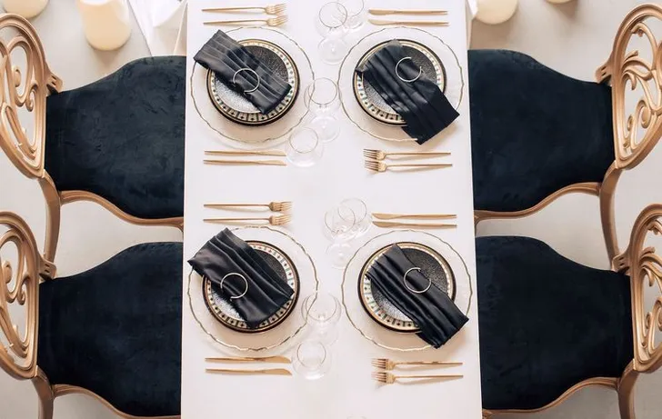 Black-white Iftar tablescape