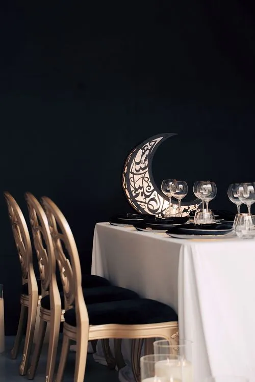 Black-white Iftar tablescape