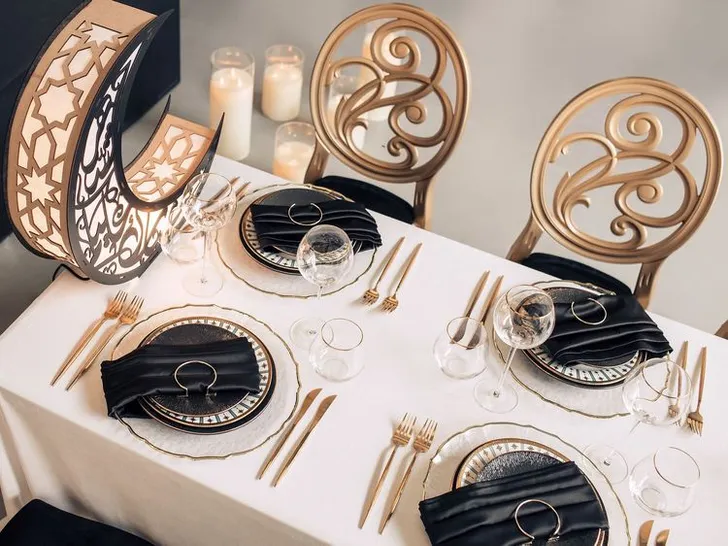 Black-white Iftar tablescape