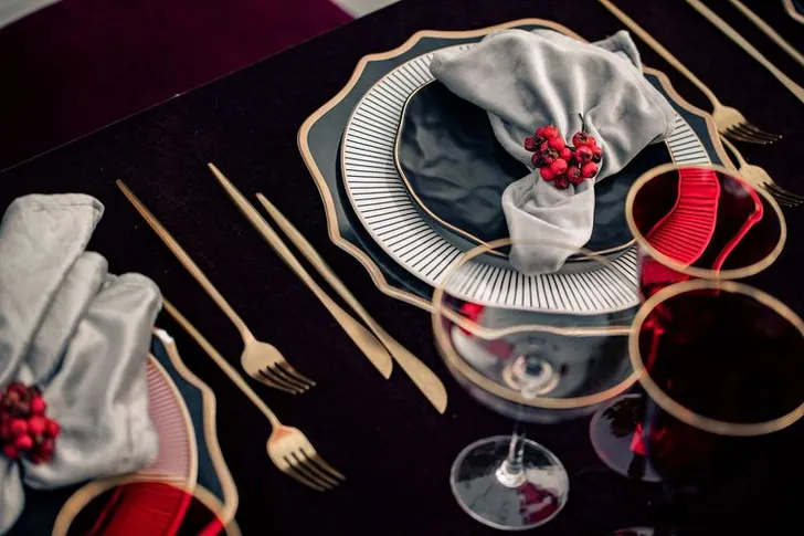 Burgundy outdoor table setting