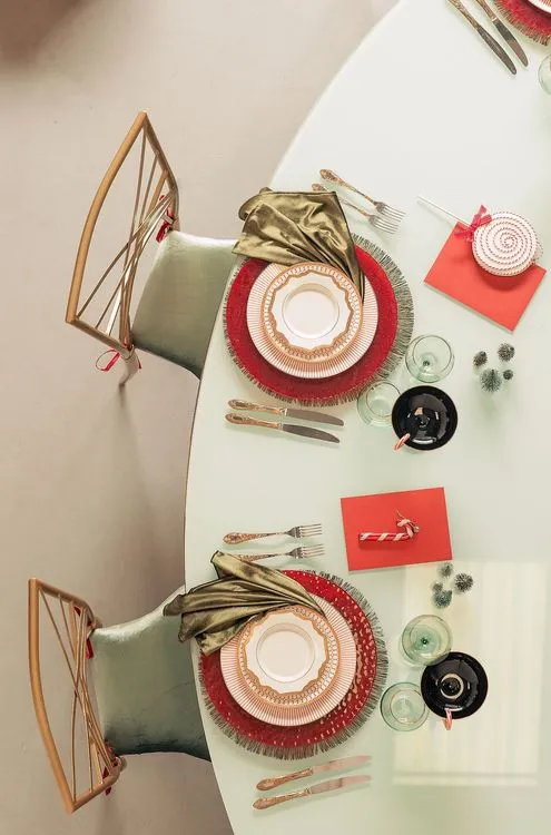 Candy Cane Charm — Horseshoe Christmas Table