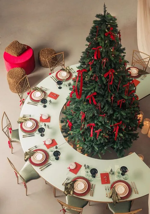Candy Cane Charm — Horseshoe Christmas Table