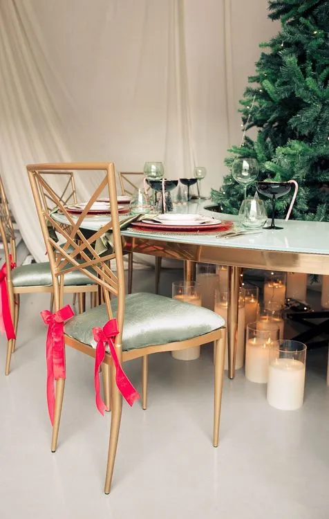 Candy Cane Charm — Horseshoe Christmas Table