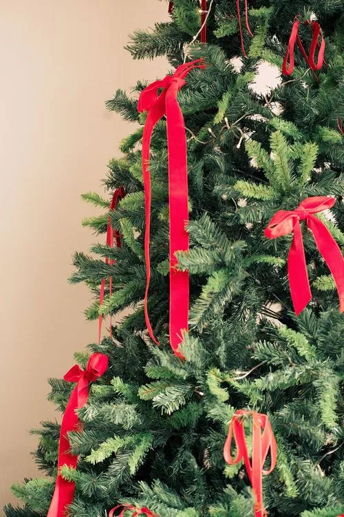 Candy Cane Charm — Horseshoe Christmas Table