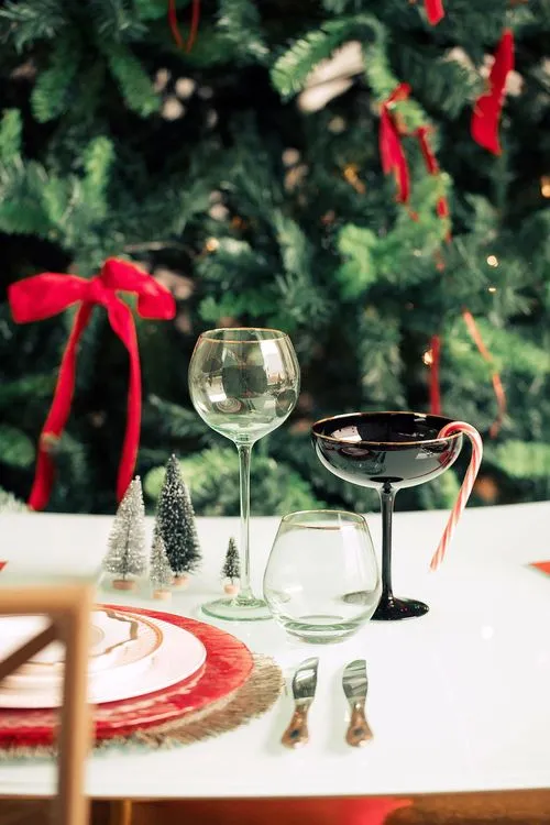 Candy Cane Charm — Horseshoe Christmas Table