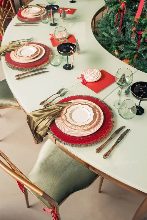 Candy Cane Charm — Horseshoe Christmas Table