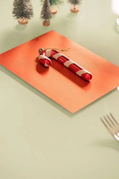 Candy Cane Charm — Horseshoe Christmas Table