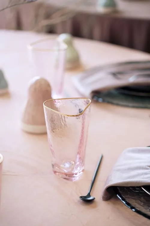 Caterpillar Chain of Round Tables