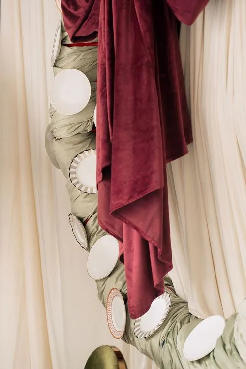 Creative New Year — Round Table with Plate Wreath