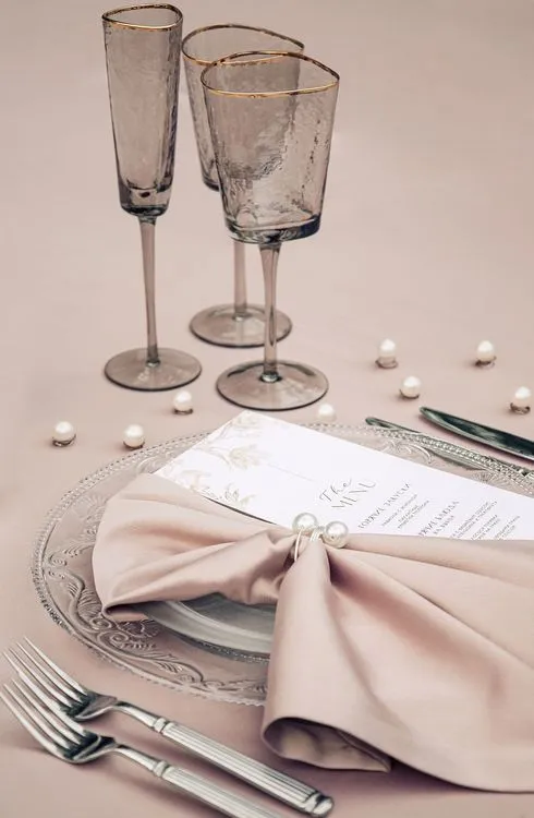 Dusty pink table setting with pearls
