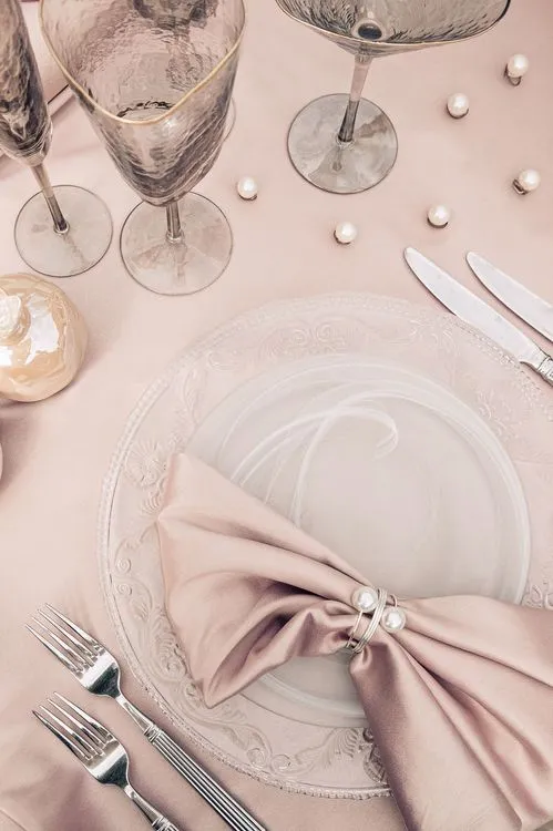 Dusty pink table setting with pearls