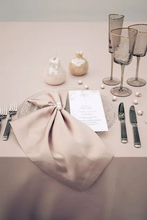 Dusty pink table setting with pearls