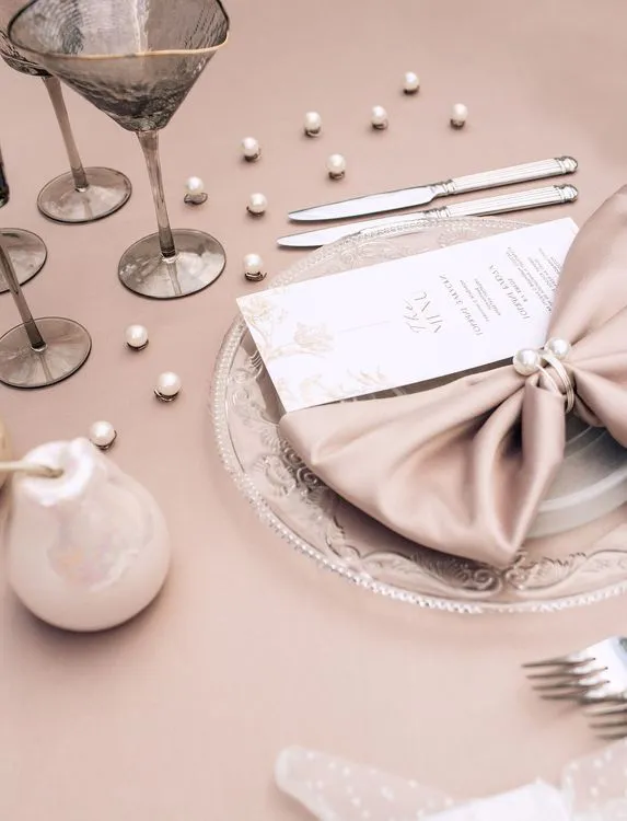 Dusty pink table setting with pearls