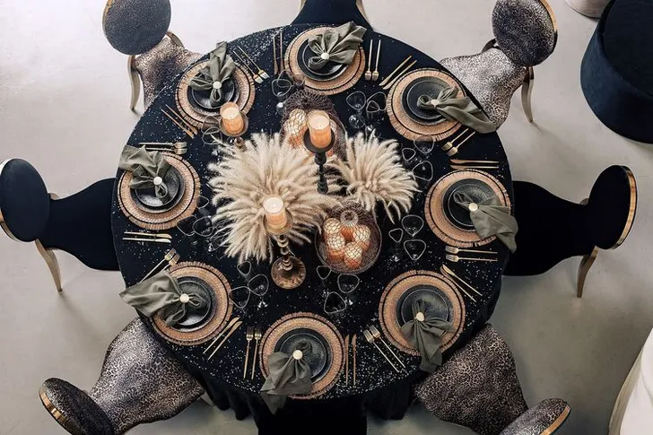 Earthy Safari Round — Lounge Seating & Cocktail Glasses