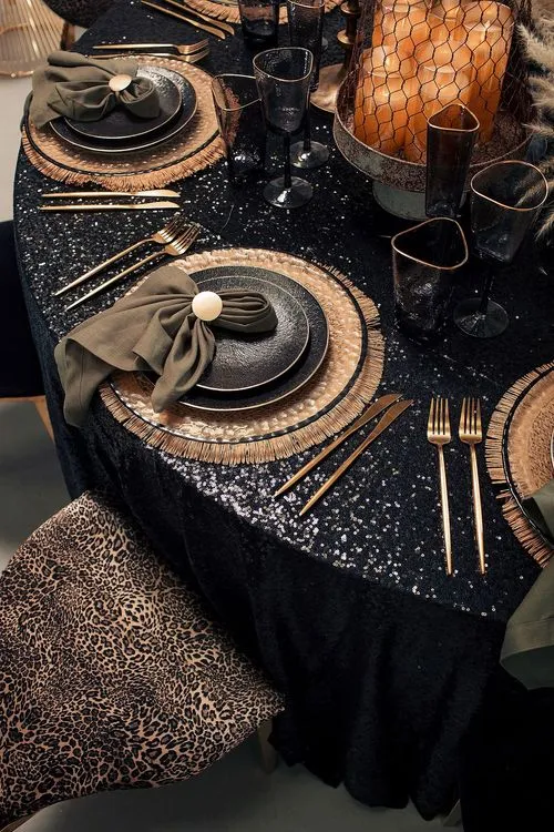 Earthy Safari Round — Lounge Seating & Cocktail Glasses