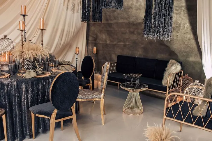 Earthy Safari Round — Lounge Seating & Cocktail Glasses