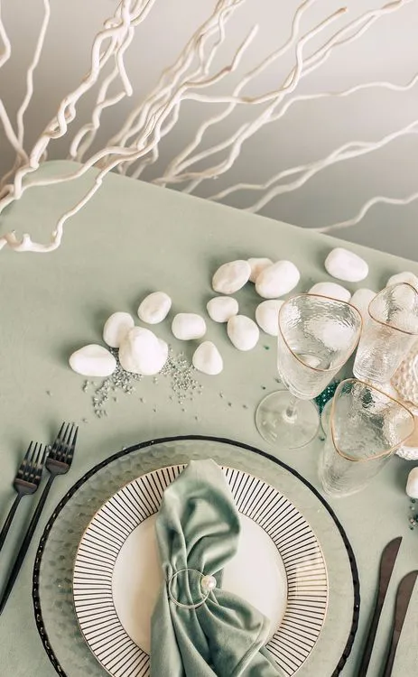 Fern table setting with graphic accents