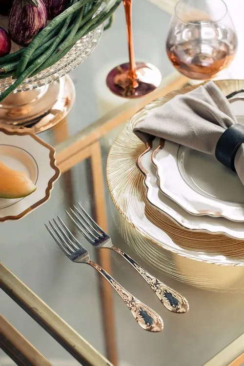 Glass rectangular table contemporary setup