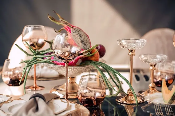 Glass rectangular table contemporary setup