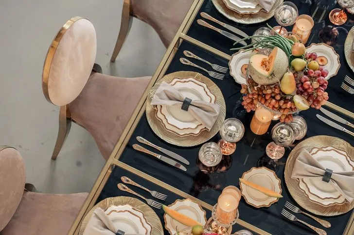 Glass rectangular table contemporary setup