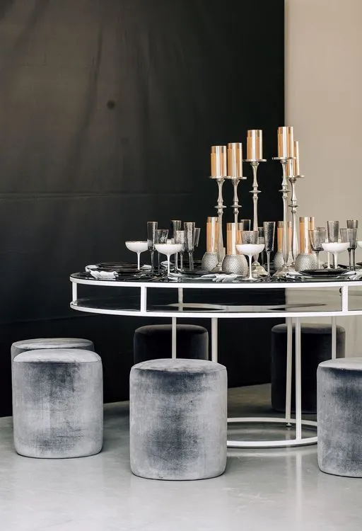 Glass round table velvet poufs