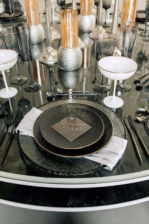 Glass round table velvet poufs