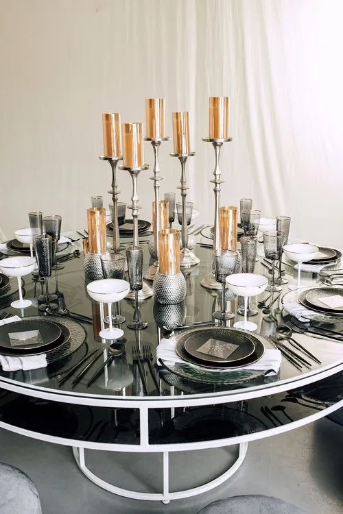 Glass round table velvet poufs