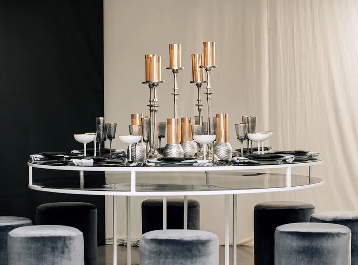 Glass round table velvet poufs