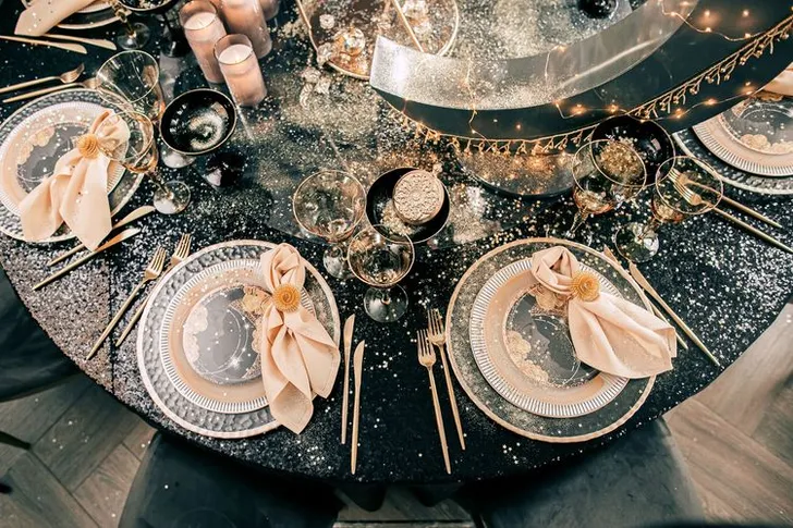 Golden Glow on Black — Holiday Sparkles