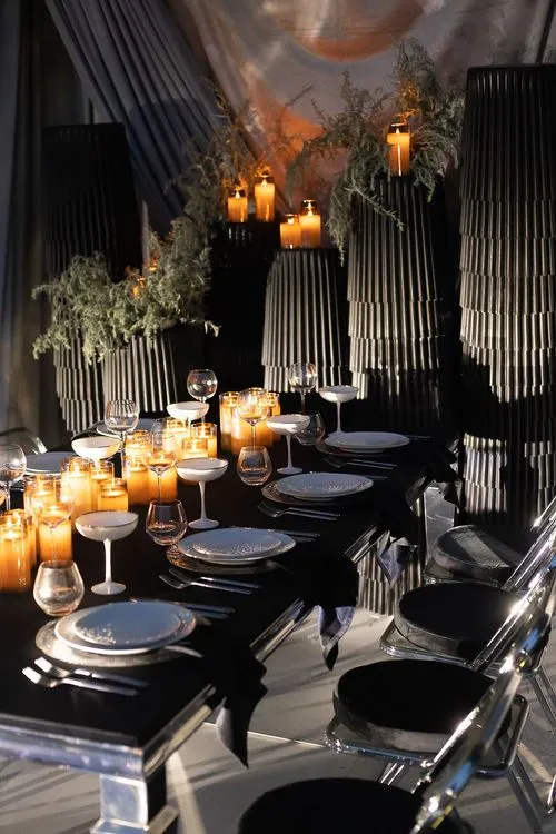 Graphic table setting at rectangular table