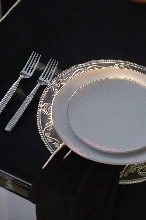 Graphic table setting at rectangular table