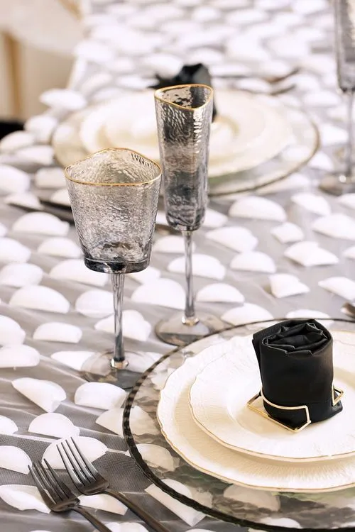 Graphic table setting at wave table