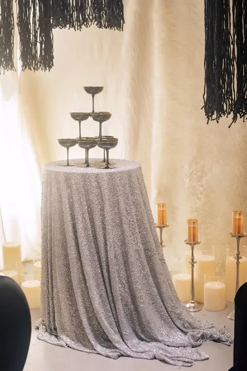 Graphique Black Table Setting at round table