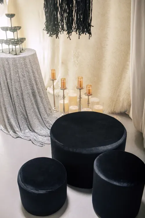 Graphique Black Table Setting at round table